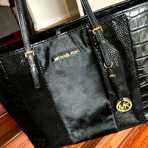 Michael Kors calfskin tote in black saffiano leather